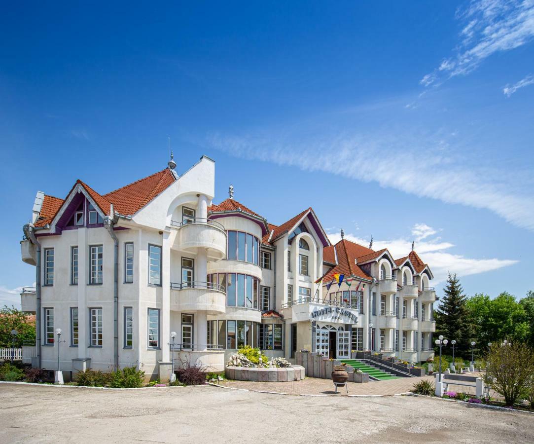 Hotel Castel Sfântu-Gheorghe Exterior foto